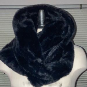 West loop Black One size Softy faux fur neck wrap brand new w tags multiple ways